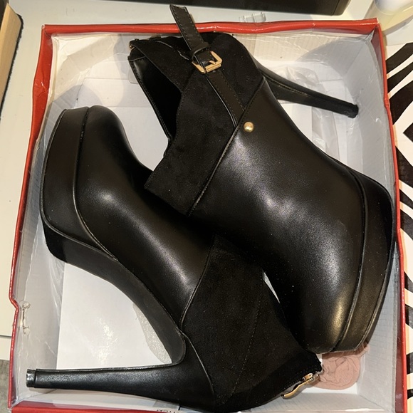 Heels - Picture 2 of 6